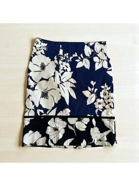 WHITE HOUSE BLACK MARKET WHBM Navy Black Floral Colorblock Skirt Size 4